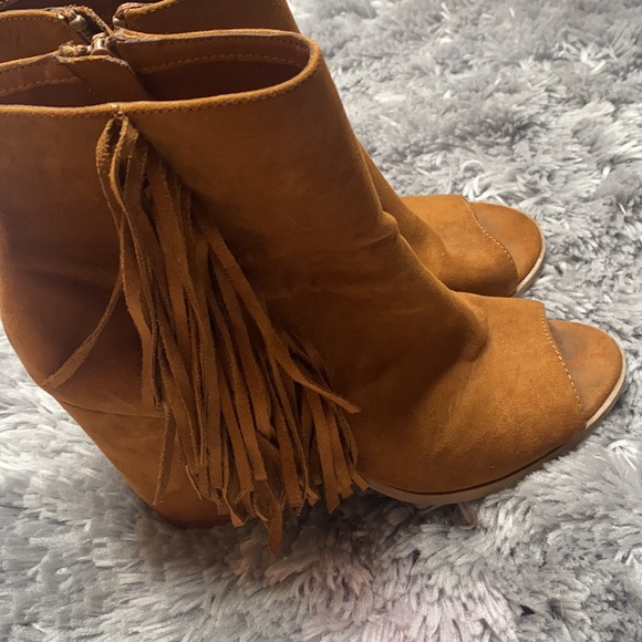 Big Buddha Brown Camel Faux Suede Fringe Open Toe Ankle Heel Booties Size 9 - Picture 8 of 12